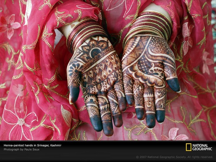 henna-painted-hands-72964267-sw - Henna - vopseaua de pe mainile indiencelor