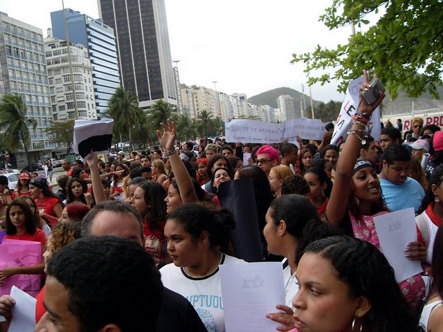 044~22 - 0 Campanie organizata de fanii pt ca trupa RBD sa nu se destrame