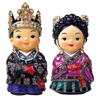 2hx2ao9 - Figurine in hanbok 1
