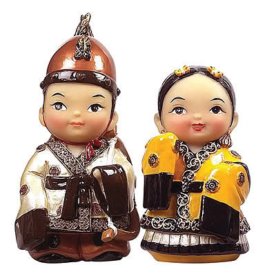 2mpfr46 - Figurine in hanbok 1