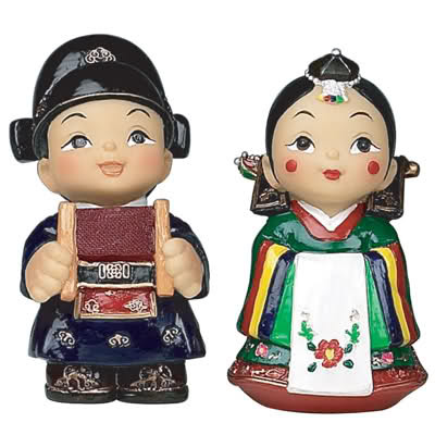 30krns1 - Figurine in hanbok 1