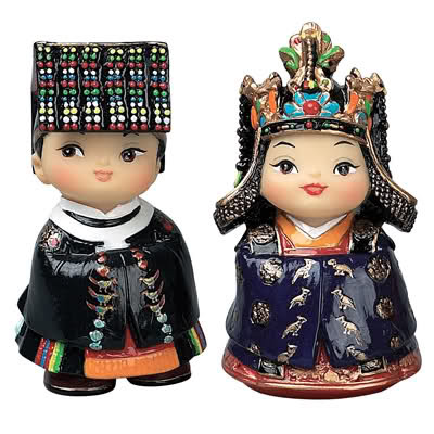 mh9kao - Figurine in hanbok 1