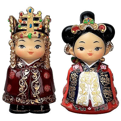 rwjk11 - Figurine in hanbok 1