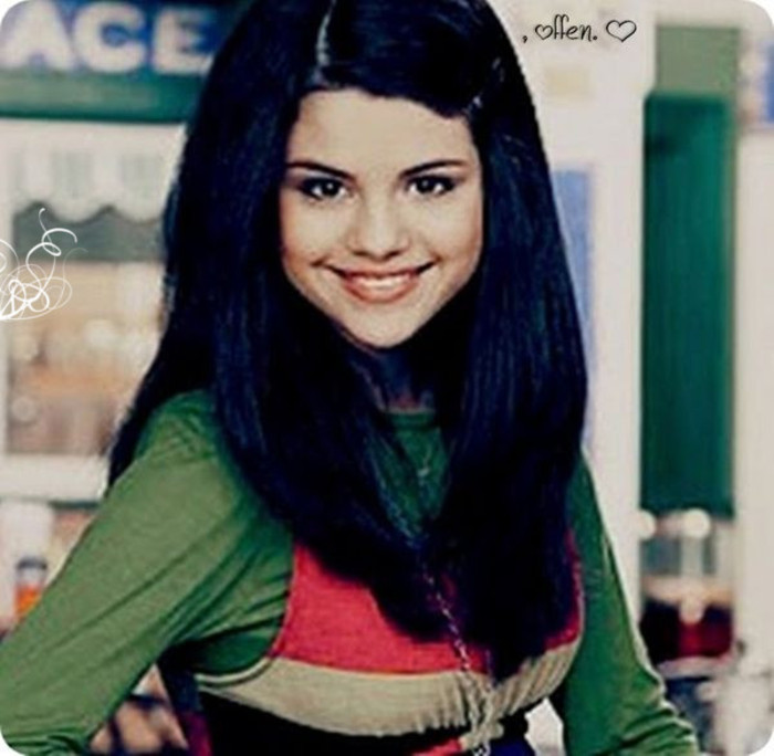 0090428385 - album wizards of waverly place glittery