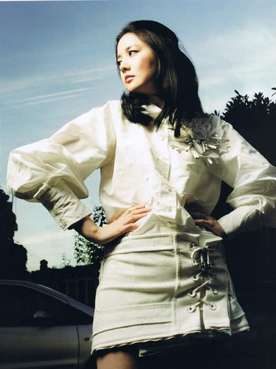 32zoxab - Lee Young Ae sedinta foto