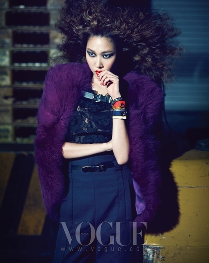 2 - Han Hye Jin si Song Kyung - Vogue Korea Noiembrie 2010