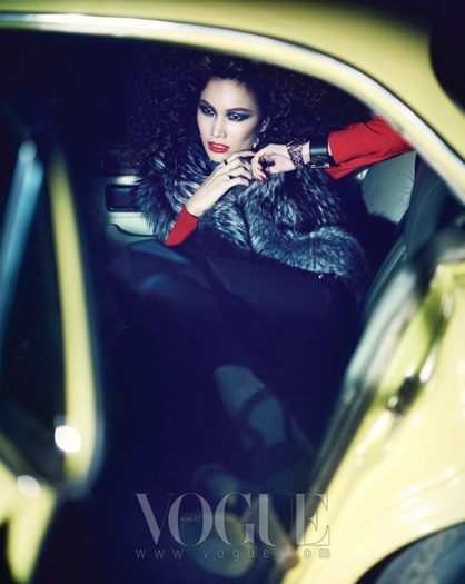 6 - Han Hye Jin si Song Kyung - Vogue Korea Noiembrie 2010