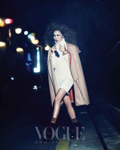7 - Han Hye Jin si Song Kyung - Vogue Korea Noiembrie 2010