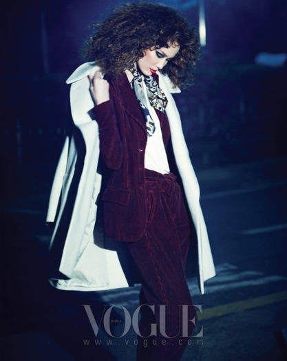 10 - Han Hye Jin si Song Kyung - Vogue Korea Noiembrie 2010