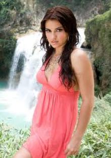 images (11) - poze Maite Perroni