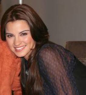 images (13) - poze Maite Perroni