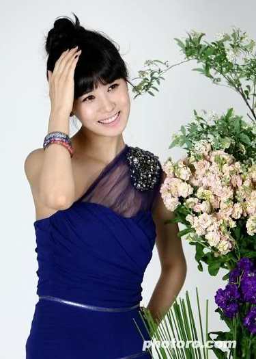 2ibkh8g - Lee Da Hee - O floare printre flori