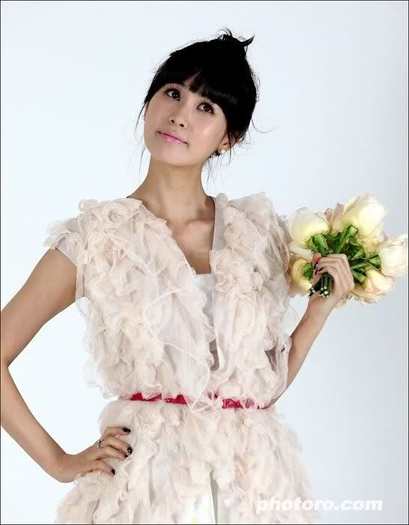 20go95k - Lee Da Hee - O floare printre flori