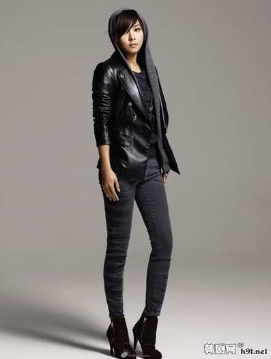 24zzrjo - Ha Ji Won - cateva poze