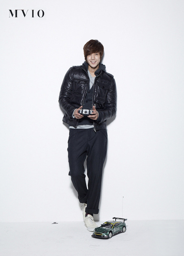 526600a18f6b - Kim Hyun Joong for MVIO 2009