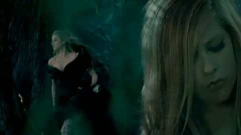 Avril Lavigne - Alice 0512