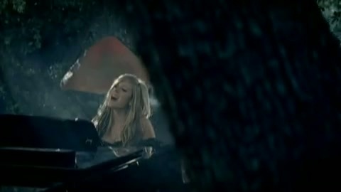 Avril Lavigne - Alice 0530