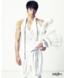 신기생뎐의성훈의블랙스완화보 - Bang Sung Hoon