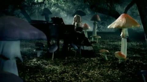Avril Lavigne - Alice 0993 - Avril - Lavigne - Alice - Official - Music - Video - Caps - Part 02