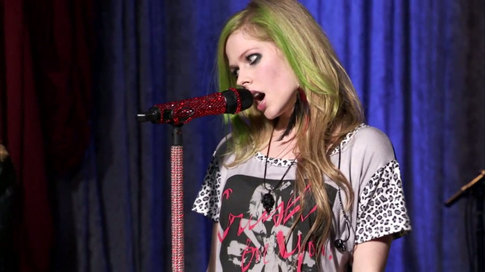 Avril Lavigne - Smile (AOL Sessions) 0090 - Avril - Lavigne - Smile - AOL - Session - HQ - Caps - Part 01