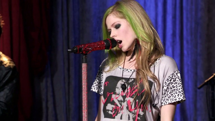 Avril Lavigne - Smile (AOL Sessions) 0091 - Avril - Lavigne - Smile - AOL - Session - HQ - Caps - Part 01