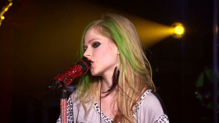 Avril Lavigne - Smile (AOL Sessions) 0502 - Avril - Lavigne - Smile - AOL - Session - HQ - Caps - Part 02