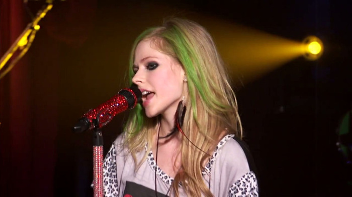 Avril Lavigne - Smile (AOL Sessions) 0503 - Avril - Lavigne - Smile - AOL - Session - HQ - Caps - Part 02