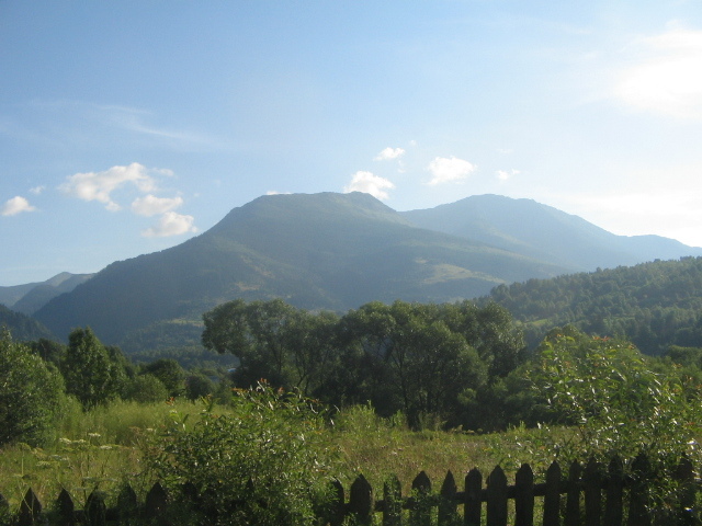 IMG_4975; Pietrosul Rodnei văzut din oraşul Borşa
