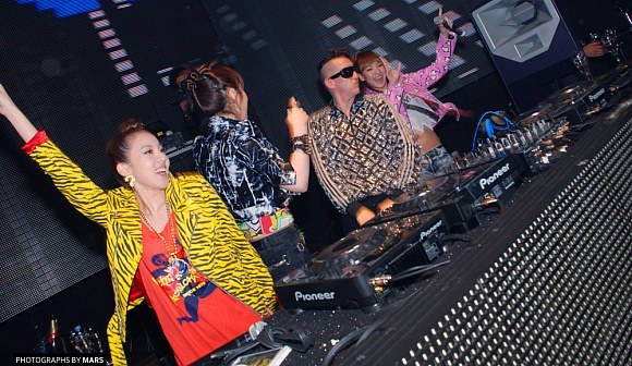 26076623 - a---sandara park---a