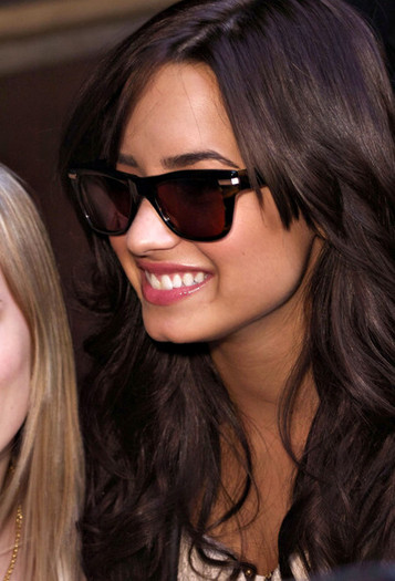 Demi Lovato Classic Sunglasses Wayfarer Sunglasses Tf3unt0NT-jl