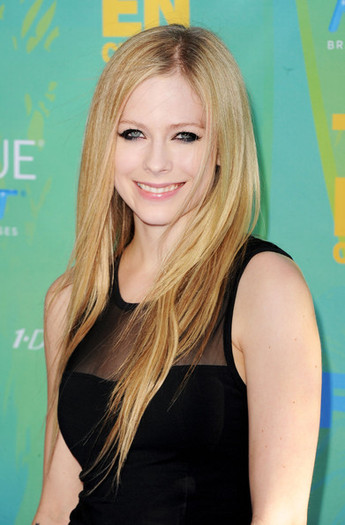 Avril+Lavigne+2011+Teen+Choice+Awards+Arrivals+Ks2gJ4jZZRol