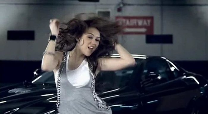 Miley Cyrus (21)