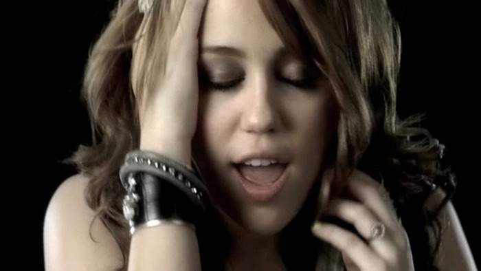 Miley Cyrus (25)