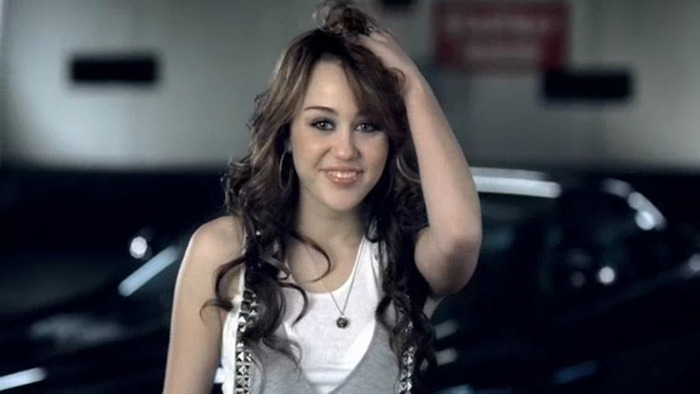 Miley Cyrus (27)