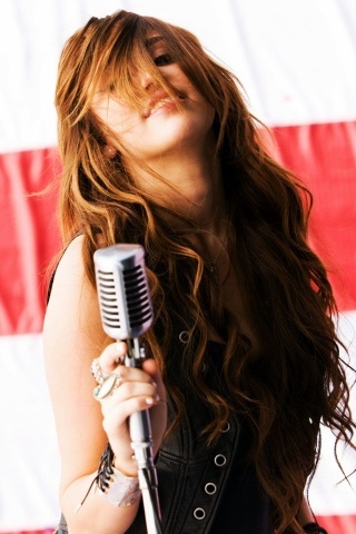 Miley Cyrus (31)