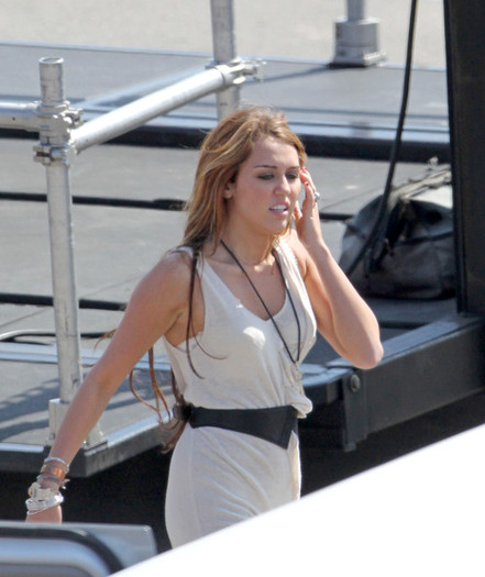 Miley Cyrus (70)