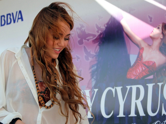 Miley Cyrus (117)