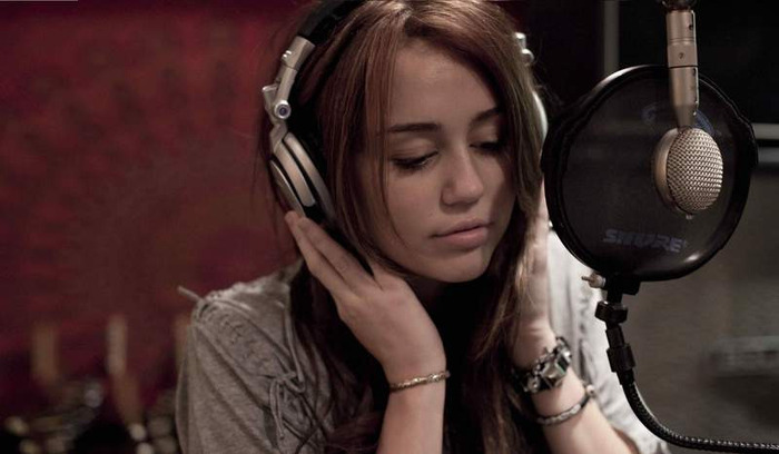 Miley Cyrus (132)