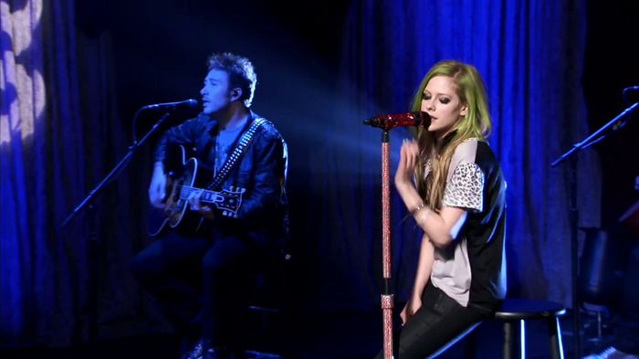 Avril Lavigne - What The Hell (AOL Sessions) 0044