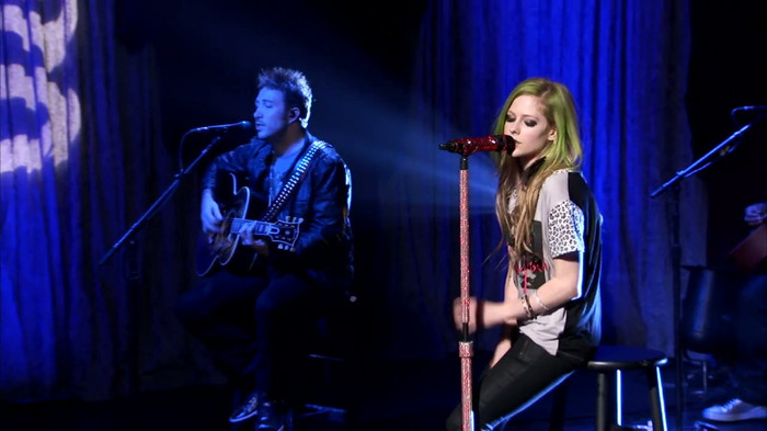 Avril Lavigne - What The Hell (AOL Sessions) 0045