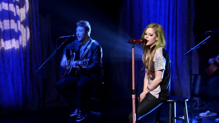 Avril Lavigne - What The Hell (AOL Sessions) 0046