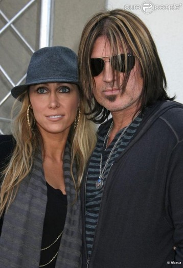 307872-billy-ray-et-tish-cyrus-637x0-3 - Parintii lui Miley Cyrus divorteaza