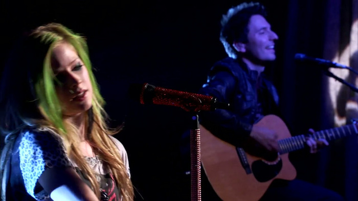 Avril Lavigne - What The Hell (AOL Sessions) 0478