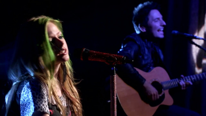 Avril Lavigne - What The Hell (AOL Sessions) 0479