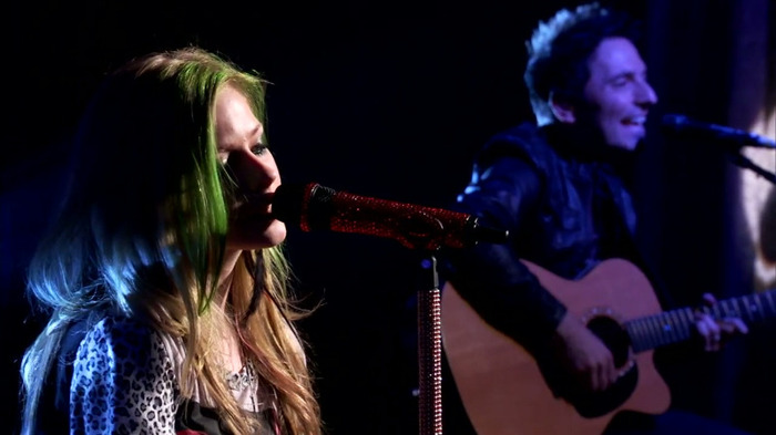 Avril Lavigne - What The Hell (AOL Sessions) 0481