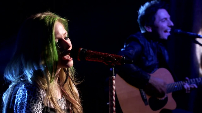 Avril Lavigne - What The Hell (AOL Sessions) 0482