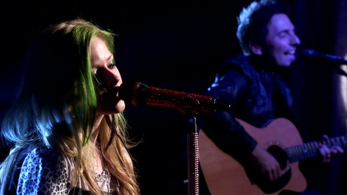 Avril Lavigne - What The Hell (AOL Sessions) 0483