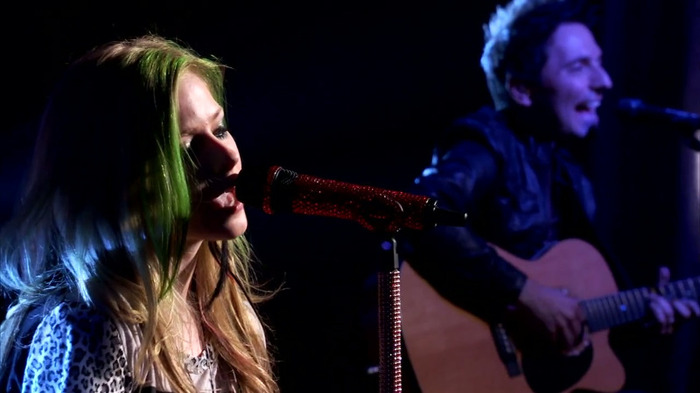 Avril Lavigne - What The Hell (AOL Sessions) 0484