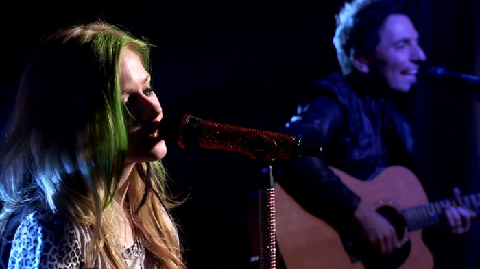 Avril Lavigne - What The Hell (AOL Sessions) 0485