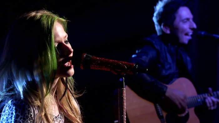 Avril Lavigne - What The Hell (AOL Sessions) 0486